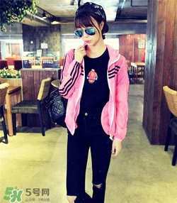 熒光色衣服怎么搭配？熒光色衣服怎么搭配好看？