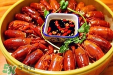 痛風(fēng)可以吃小龍蝦嗎？吃小龍蝦會(huì)引發(fā)痛風(fēng)嗎？