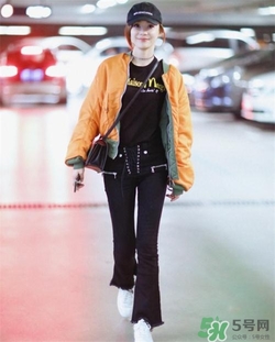 橙色衣服搭配什么顏色褲子？橙色衣服配什么褲子好看？