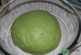 菠菜汁和面怎樣做更綠？怎么樣菠菜汁和面更綠？