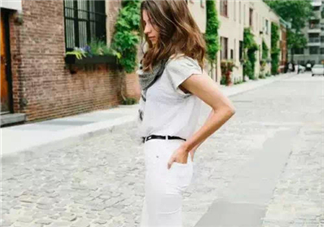 白色褲子配什么顏色上衣？白色褲子搭配什么上衣好看？