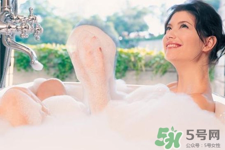 皮膚過敏可以洗澡嗎？洗澡會加重皮膚過敏嗎？