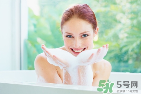 皮膚過(guò)敏能洗冷水澡嗎？過(guò)敏用冷水還是熱水洗澡？