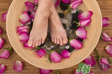 艾草泡腳治月經(jīng)不調(diào)嗎？?月經(jīng)不調(diào)能用艾草泡腳嗎？