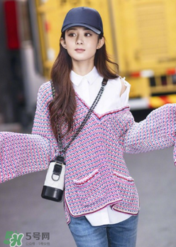 香奈兒gabrielle手袋怎么搭配？chanel gabrielle包包怎么背好看？