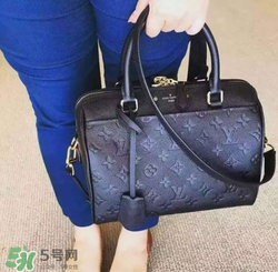 lv枕頭包正品多少錢？lv枕頭包專柜價格