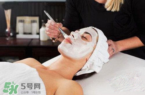 面粉做面膜會(huì)堵塞毛孔嗎？面粉怎么做面膜不會(huì)堵塞毛孔