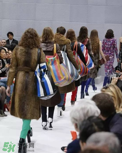 巴黎世家編織袋很貴嗎？balenciaga春運包為什么這么貴？