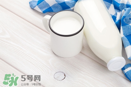 過敏性鼻炎可以喝牛奶嗎？鼻炎患者可以喝牛奶嗎？