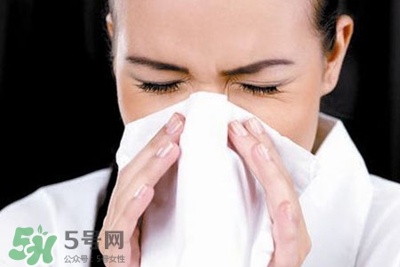 過敏性鼻炎能抽煙嗎？抽煙會(huì)使過敏性鼻炎加重嗎？