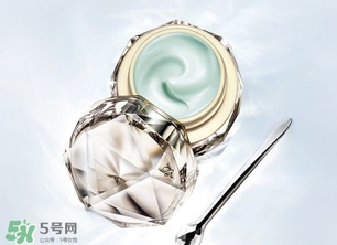 cpb眼霜適合什么年齡？cpb眼霜適合什么膚質？
