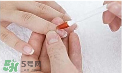腳上的灰指甲怎么治療？腳上的灰指甲的治療方法