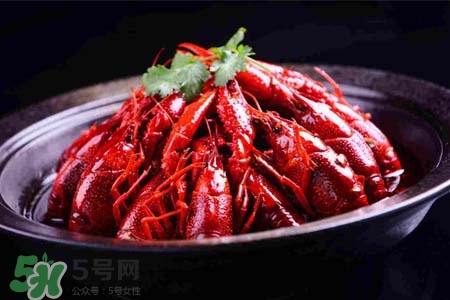 吃小龍蝦可以吃菠蘿嗎？小龍蝦和菠蘿能一起吃嗎？