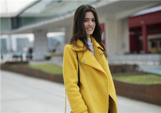 黃色外套搭配什么顏色好看？黃色外套怎么搭配好看？