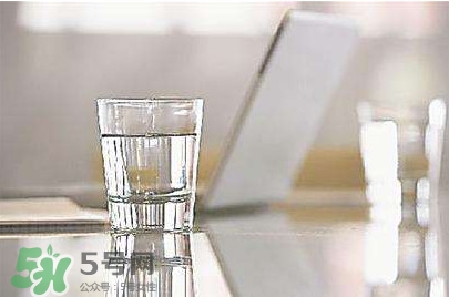 玻璃杯喝水安全嗎？玻璃杯喝水安不安全