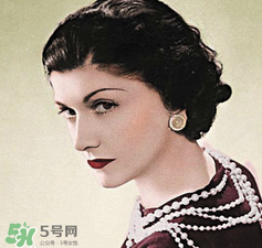 白百合長(zhǎng)款白色外套是什么牌子？白百合長(zhǎng)款白色外套是哪個(gè)品牌？
