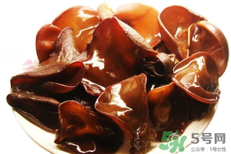 泡黑木耳用什么水泡？泡木耳用熱水還是涼水？