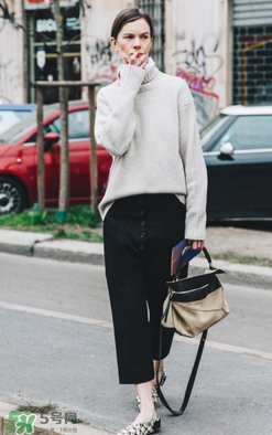 loewe puzzle怎么背好看？loewe puzzle怎么搭配好看？
