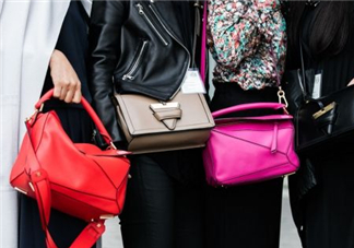 loewe puzzle怎么背好看？loewe puzzle怎么搭配好看？