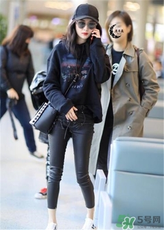 miumiu水桶包怎么搭配？miumiu水桶包怎么搭配好看？
