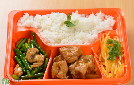 吃快餐抽兩瓶黑血是真的嗎？吃快餐血會(huì)變黑嗎？
