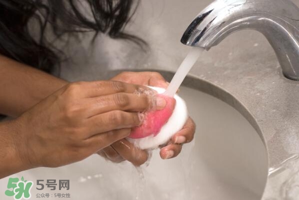 美妝蛋可以用香皂洗嗎？美妝蛋可以用肥皂洗嗎？