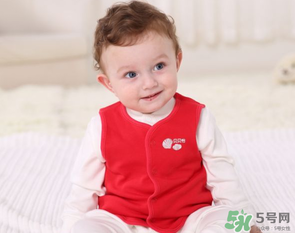 寶寶四月份穿什么衣服？四月份怎么給寶寶穿衣服？