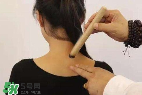 頸椎疼艾灸哪里？艾灸頸椎視頻教程