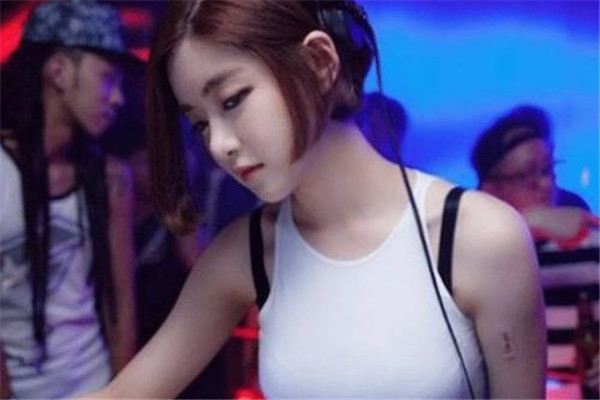 為什么女人也和男人一樣喜歡看美女？