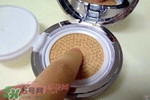ysl蕾絲氣墊粉餅怎么用？ysl超模蕾絲氣墊粉餅使用方法