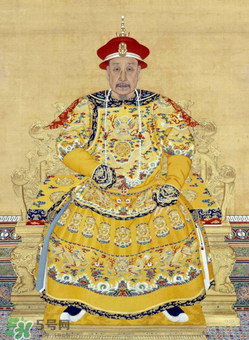 今年流行乾隆皇帝的鞋是什么鞋？乾隆皇帝的鞋就是襪子鞋嗎？