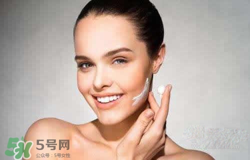 涂了隔離還要涂bb霜嗎？先涂隔離還是先涂bb霜？