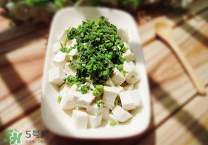 香椿拌豆腐可以隔夜吃嗎？隔夜的香椿拌豆腐能吃嗎？