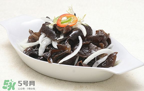 洋蔥和木耳可以一起吃嗎？洋蔥可以和木耳一起炒嗎？
