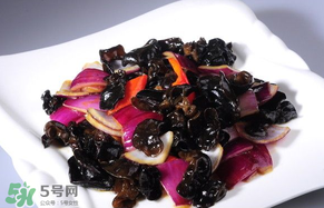 洋蔥和木耳可以一起吃嗎？洋蔥可以和木耳一起炒嗎？