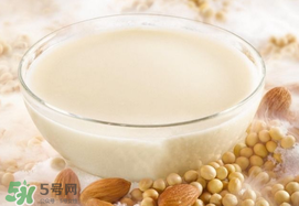 香椿和豆?jié){能一起吃嗎？喝豆?jié){可以吃香椿炒雞蛋嗎？