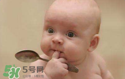 四個(gè)月的寶寶可以喝果汁嗎？寶寶四個(gè)月能喝果汁嗎？