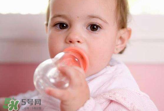 純凈水和礦泉水哪個好？純凈水和礦泉水的區(qū)別