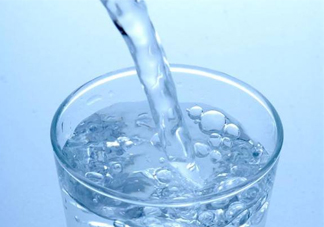 純凈水和礦泉水哪個好？純凈水和礦泉水的區(qū)別