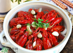 龍蝦變黑了還能吃嗎？龍蝦頭變黑了還能吃嗎？