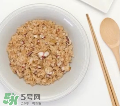 ?黃油魷魚炒飯怎么做？?黃油魷魚炒飯的做法