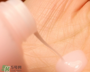 蘭嘉絲汀粉水和蘭蔻粉水哪個好？蘭嘉絲汀粉水和蘭蔻粉水對比
