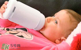 寶寶喝水喝奶要分開(kāi)用奶瓶嗎？奶瓶喝水和喝奶要分開(kāi)嗎？