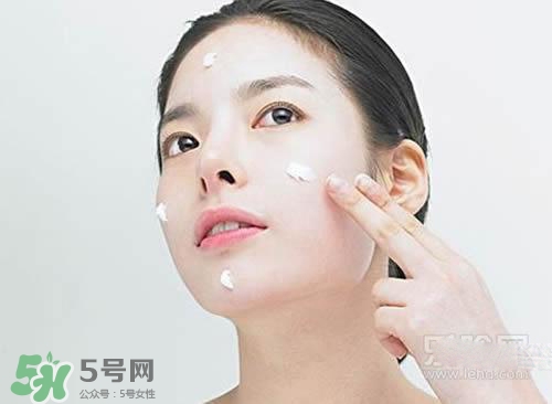 肌底液可以當(dāng)精華用嗎？肌底液可以代替精華嗎？