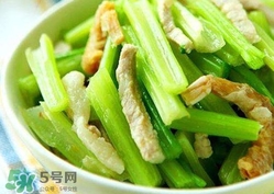 芹菜怎么炒好吃？芹菜怎么炒不苦