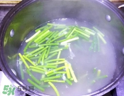 蒜苔怎么腌制好吃？蒜苔腌制方法
