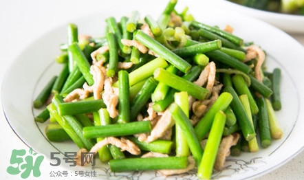 蒜苔炒什么好吃？蒜苔和什么一起炒好吃