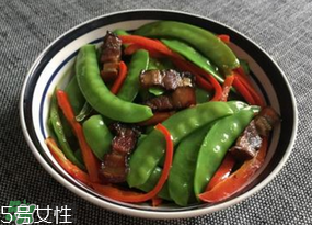 ?炒荷蘭豆要焯水嗎？荷蘭豆不焯水能吃嗎？