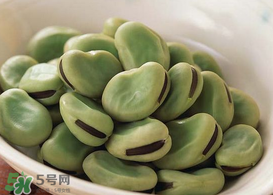 蠶豆要?jiǎng)兤?？新鮮蠶豆怎么快速剝皮？