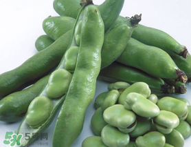 蠶豆要?jiǎng)兤幔啃迈r蠶豆怎么快速剝皮？